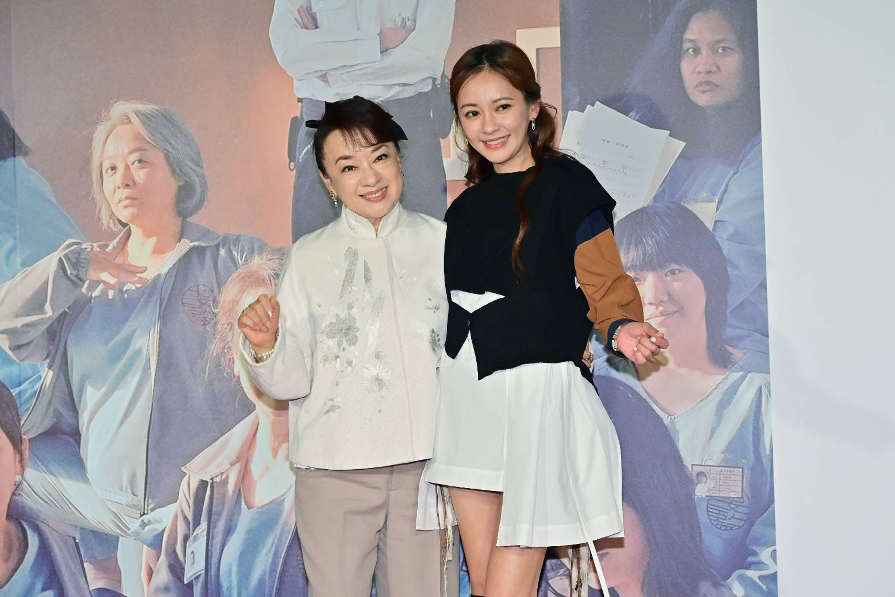 《陽光女子合唱團》翁倩玉、陳意涵。（圖／台灣影評人協會提供）